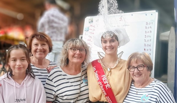 La reine au tirage de la tombola